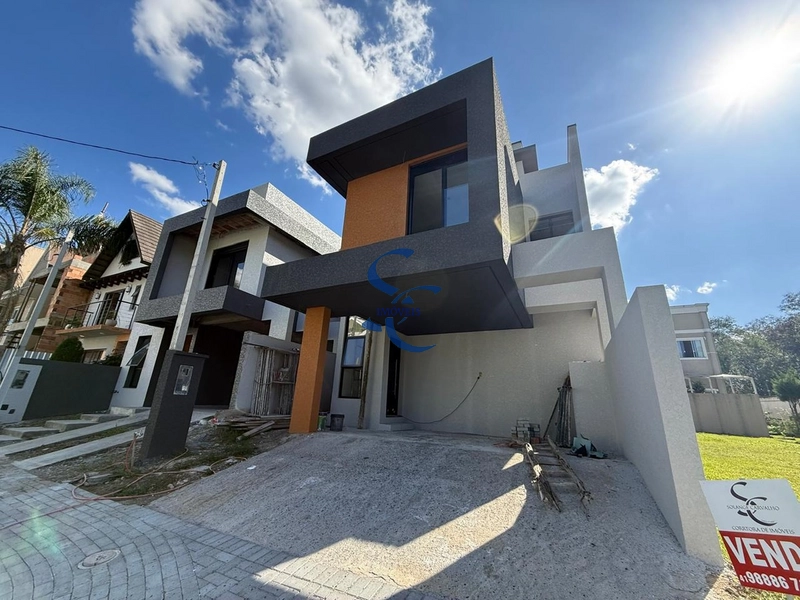 Casa em condomínio no Umbará