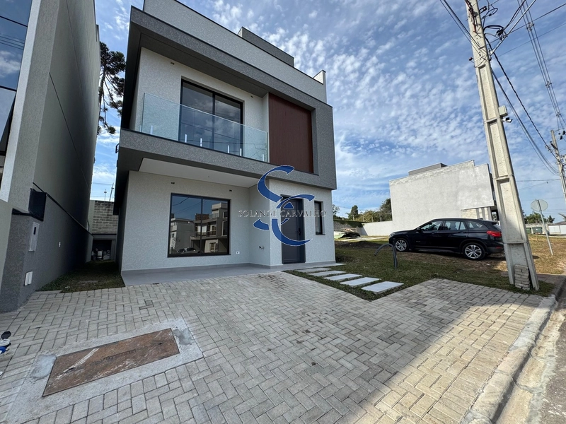 Casa em condomínio no Umbará
