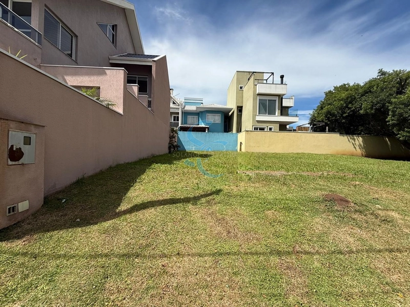 Terreno em condomínio no Umbará