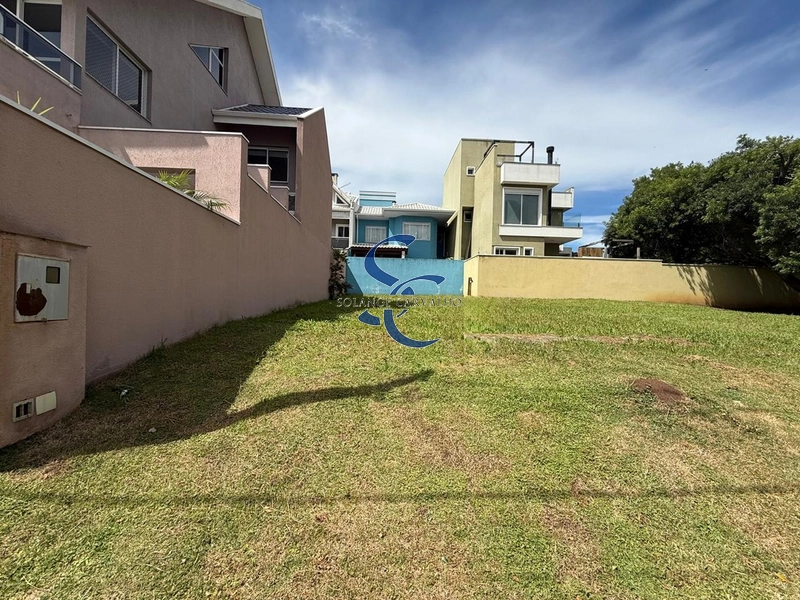 Terreno em condomínio no Umbará