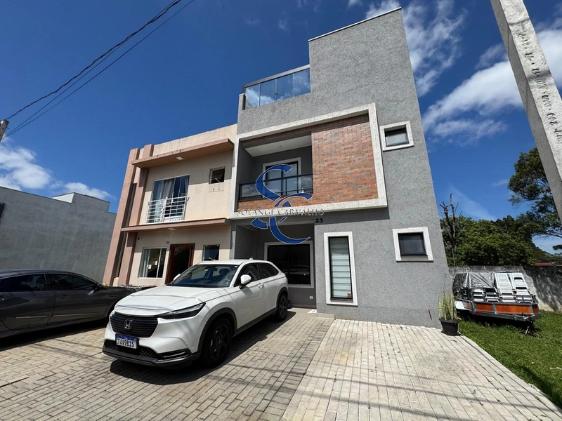 Casa em condomínio no Umbará