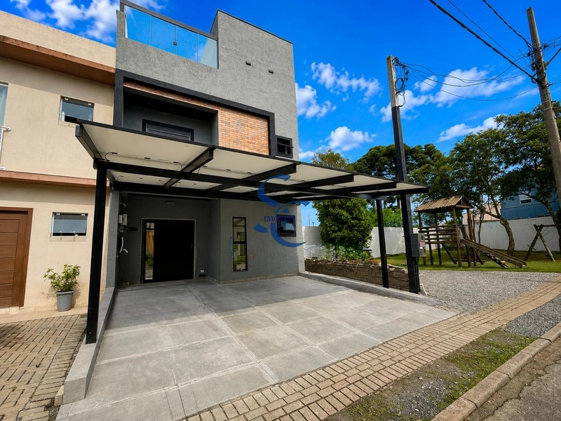Casa em condomínio no Umbará