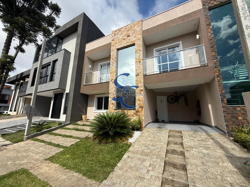 Casa em condomínio no Umbará