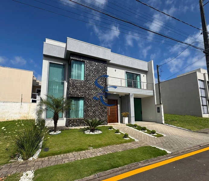 Casa em condomínio no Umbará