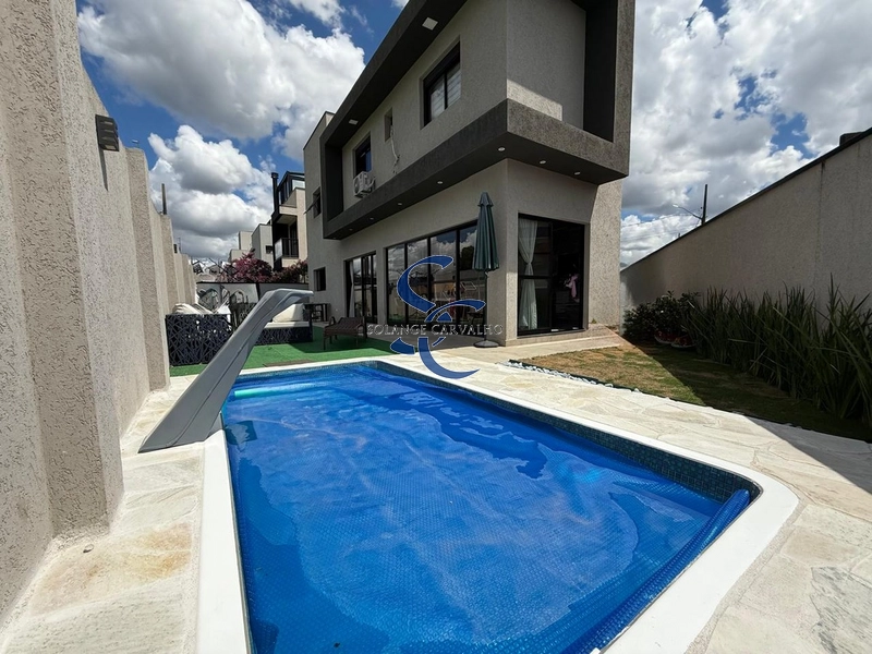 Casa em condomínio no Umbará