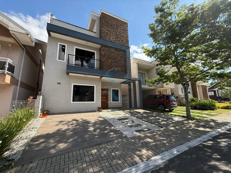 Casa em condomínio no Umbará