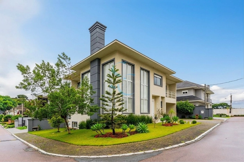 Casa em condomínio no Umbará