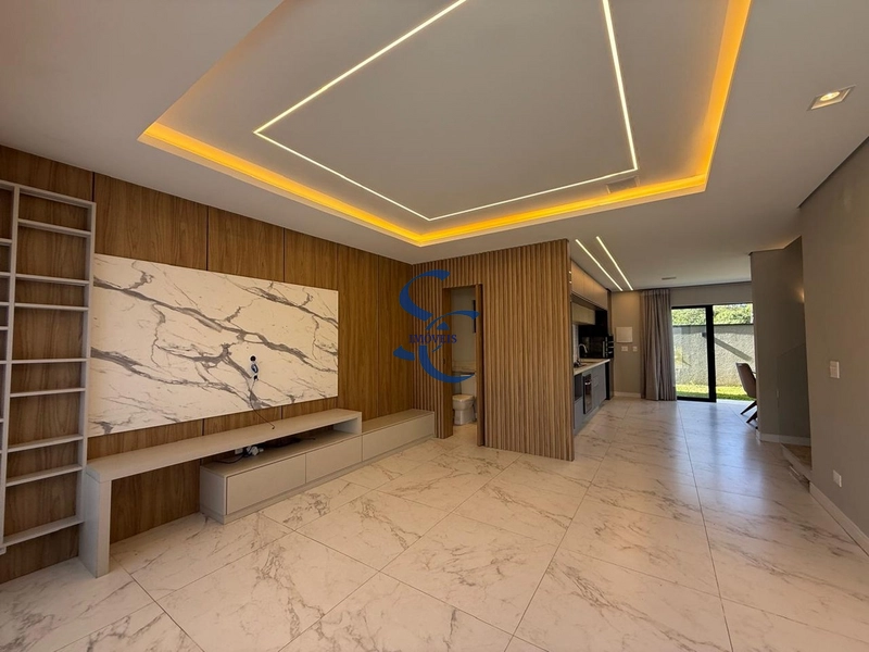 Casa em condomínio no Umbará