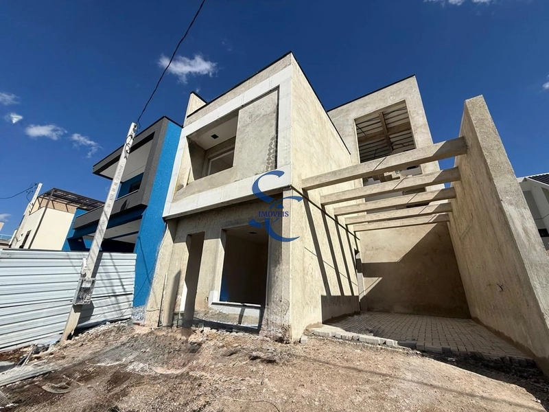 Casa em condomínio no Umbará