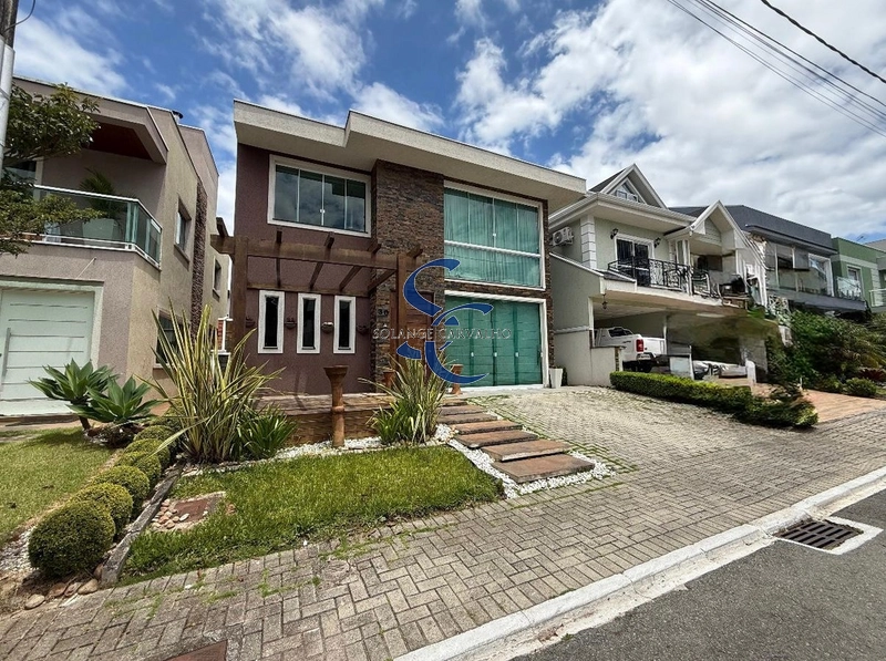 Casa em condomínio no Umbará