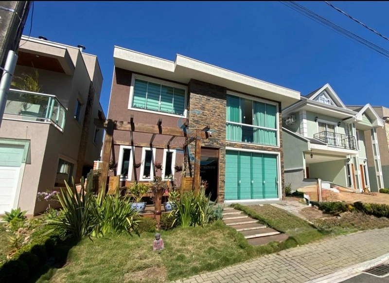 Casa em condomínio no Umbará