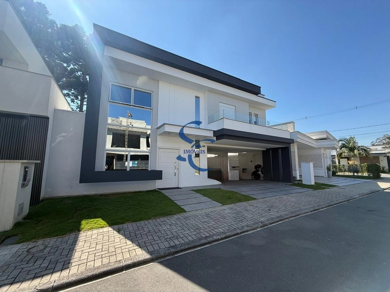 Casa em condomínio no Umbará