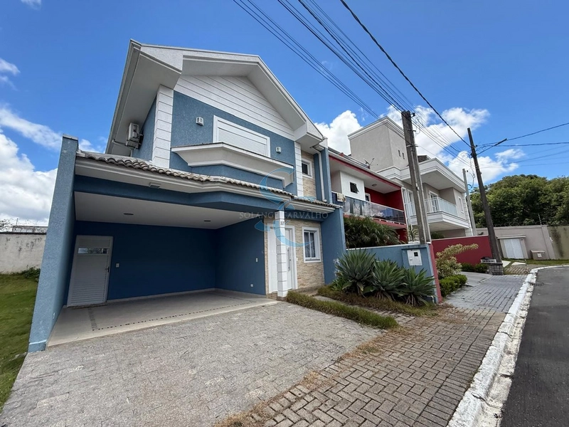 Casa em condomínio no Umbará