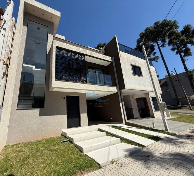 Sobrado em condomínio no Umbará