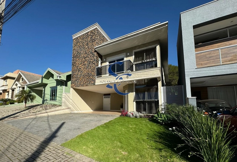 Casa em condomínio no Umbará