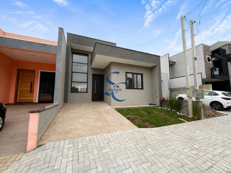 Casa térrea em condomínio no Umbará