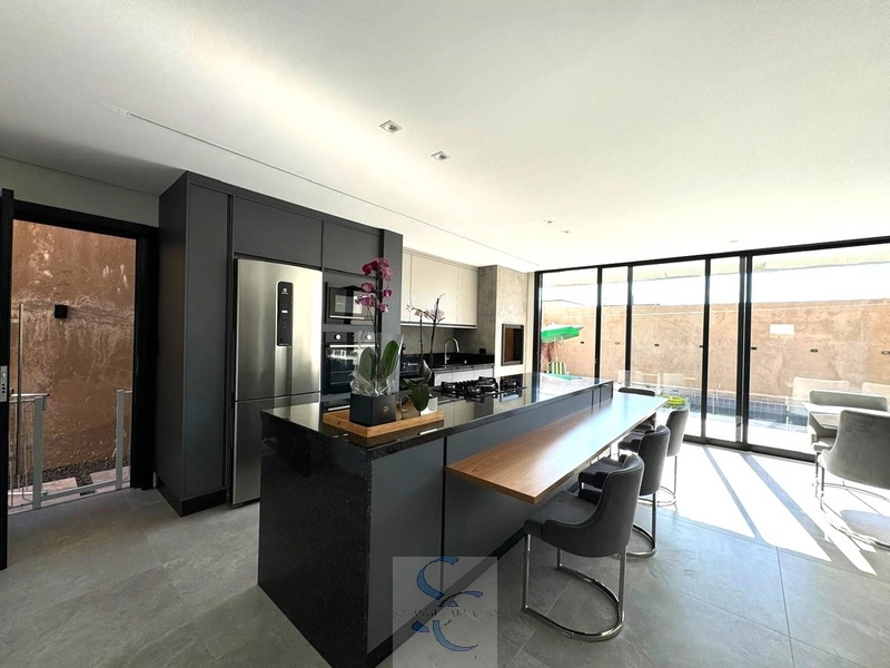 Casa com 4 suítes 1 no térreo: 2ª foto da galeria de imagens do imóvel