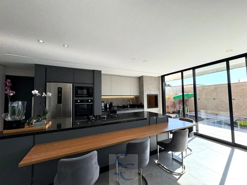 Casa com 4 suítes 1 no térreo: 3ª foto da galeria de imagens do imóvel