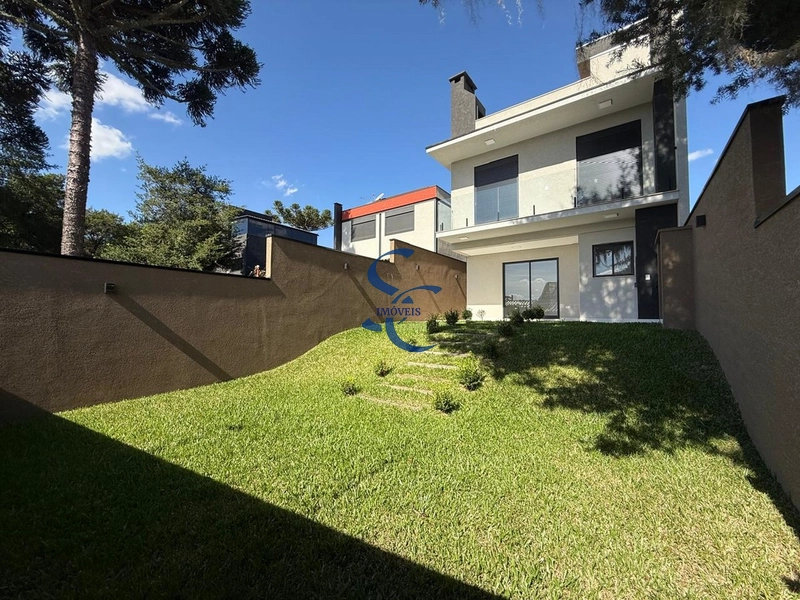 Casa em condomínio no Umbará
