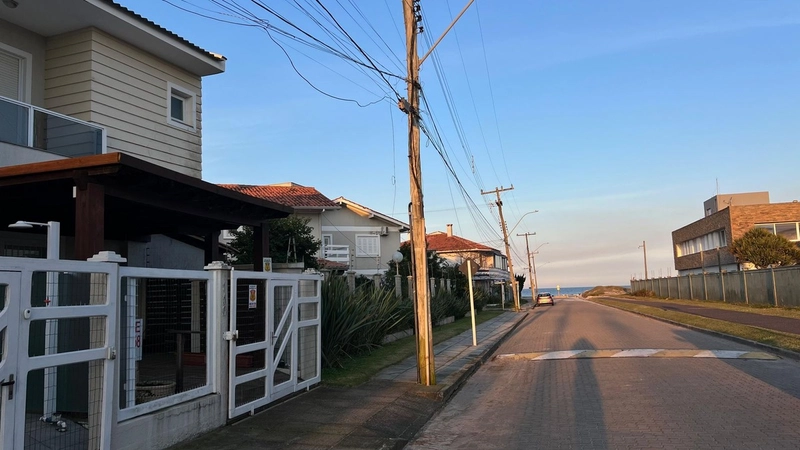 Casa em Condomínio Residencial – A poucos metros da Praia: 2ª foto da galeria de imagens do imóvel