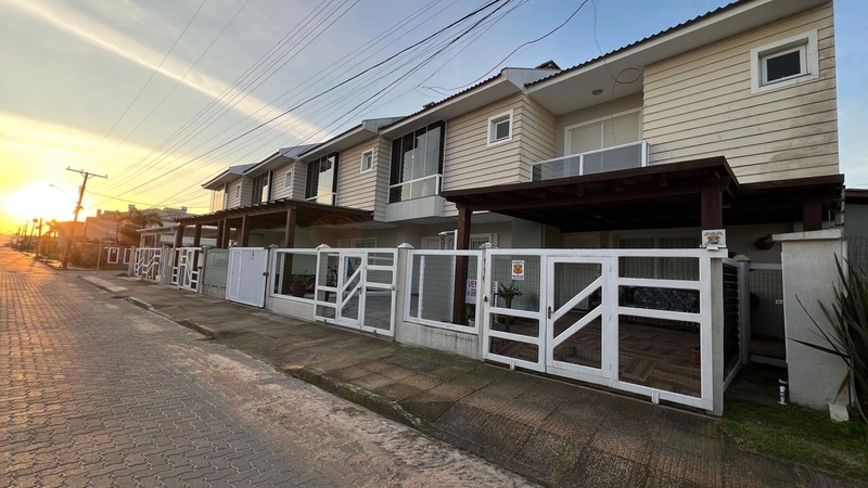 Casa em Condomínio Residencial – A poucos metros da Praia: 1ª foto da galeria de imagens do imóvel