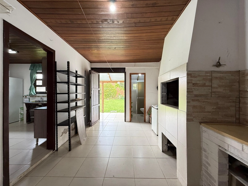 Casa Semi-Mobiliada com Living Integrado e Pátio – Frente Leste: 11ª foto da galeria de imagens do imóvel