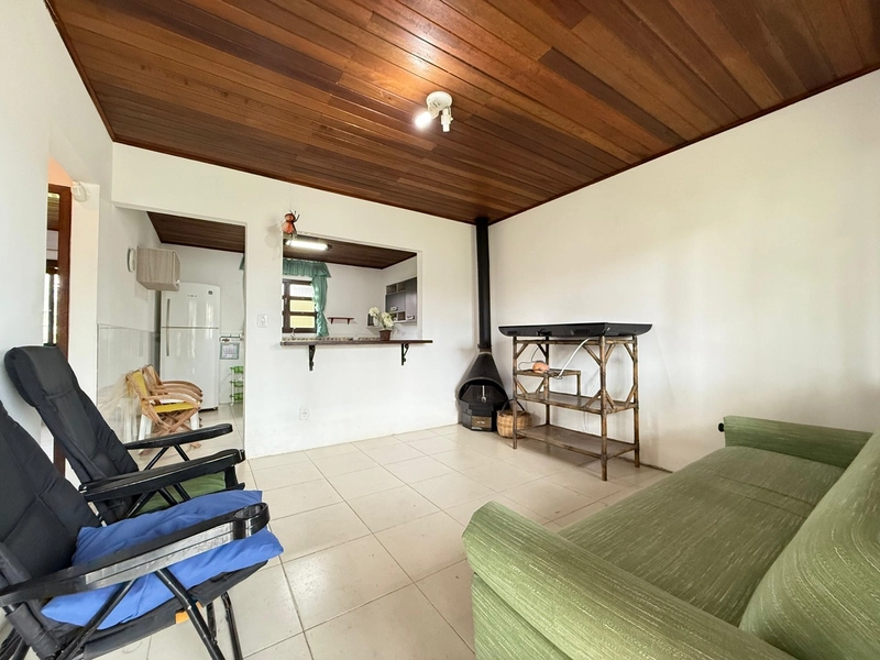 Casa Semi-Mobiliada com Living Integrado e Pátio – Frente Leste: 13ª foto da galeria de imagens do imóvel