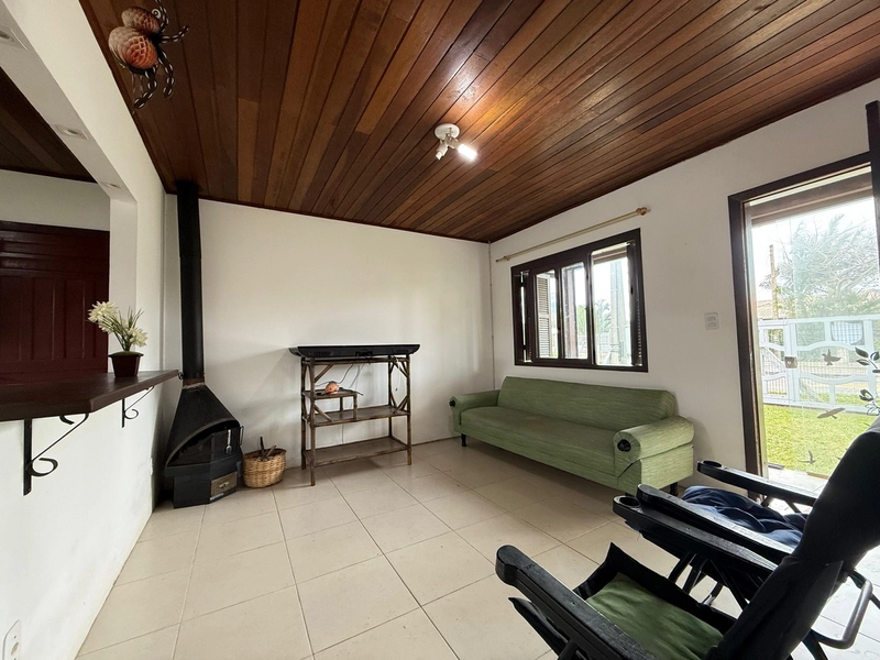 Casa Semi-Mobiliada com Living Integrado e Pátio – Frente Leste: 4ª foto da galeria de imagens do imóvel