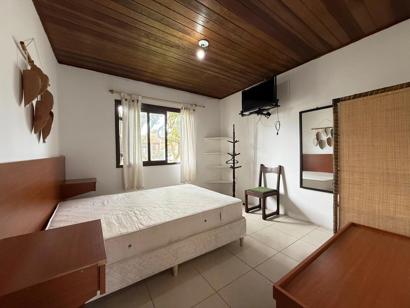 Casa Semi-Mobiliada com Living Integrado e Pátio – Frente Leste: 12ª foto da galeria de imagens do imóvel