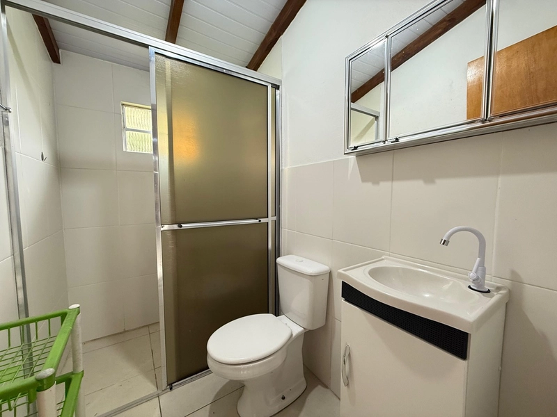 Casa Semi-Mobiliada com Living Integrado e Pátio – Frente Leste: 10ª foto da galeria de imagens do imóvel