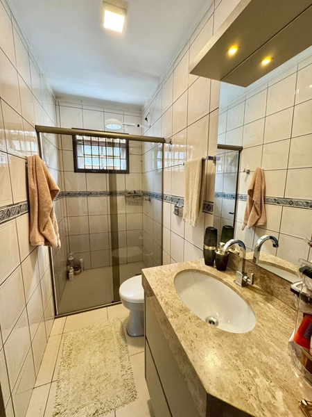 Casa Ampla com 4 Dormitórios, Espaço Gourmet, Piscina e Duas Suítes –: 12ª foto da galeria de imagens do imóvel