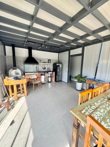 Casa Ampla com 4 Dormitórios, Espaço Gourmet, Piscina e Duas Suítes –: 29ª foto da galeria de imagens do imóvel