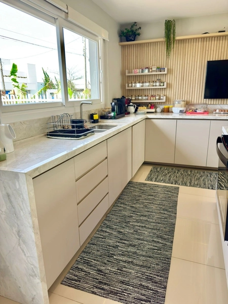 Casa Ampla com 4 Dormitórios, Espaço Gourmet, Piscina e Duas Suítes –: 20ª foto da galeria de imagens do imóvel