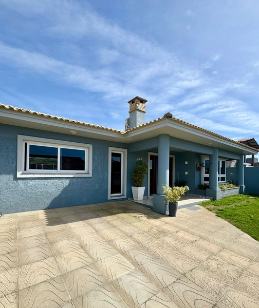 Casa Ampla com 4 Dormitórios, Espaço Gourmet, Piscina e Duas Suítes –: 2ª foto da galeria de imagens do imóvel