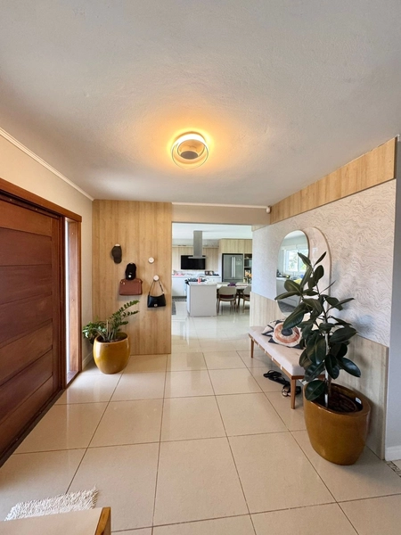 Casa Ampla com 4 Dormitórios, Espaço Gourmet, Piscina e Duas Suítes –: 6ª foto da galeria de imagens do imóvel