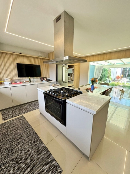 Casa Ampla com 4 Dormitórios, Espaço Gourmet, Piscina e Duas Suítes –: 18ª foto da galeria de imagens do imóvel