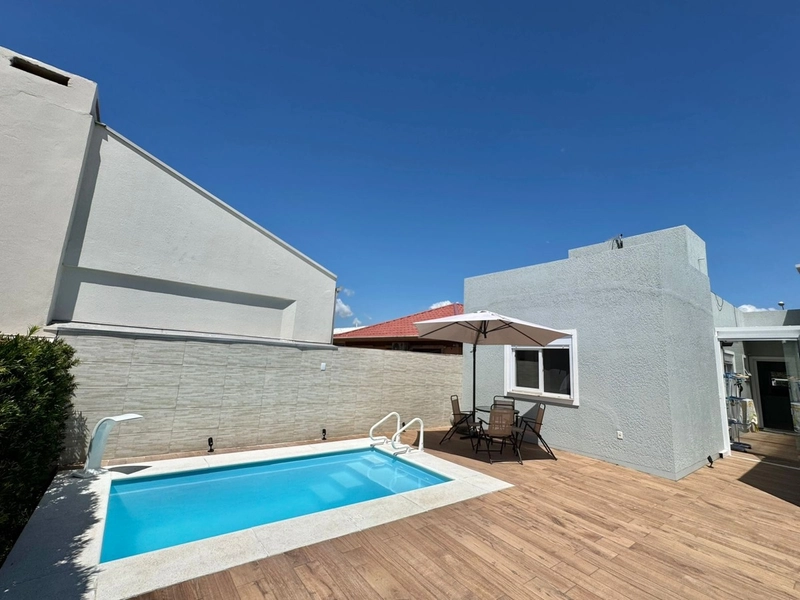 Casa Compacta e Moderna com Suíte, Piscina Aquecida e Placas Solares –: 35ª foto da galeria de imagens do imóvel