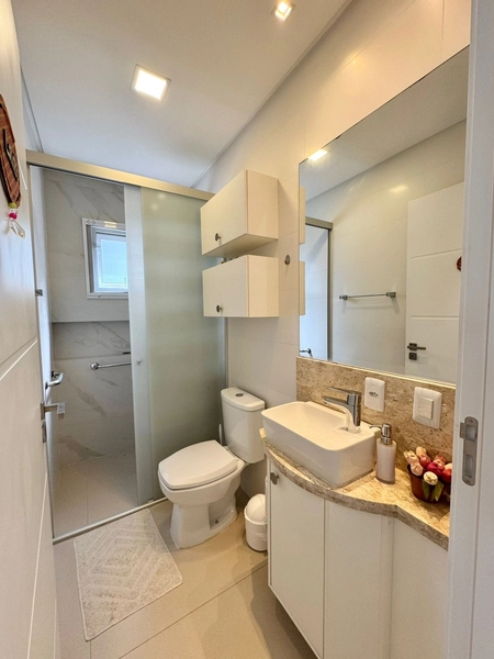 Casa Compacta e Moderna com Suíte, Piscina Aquecida e Placas Solares –: 18ª foto da galeria de imagens do imóvel