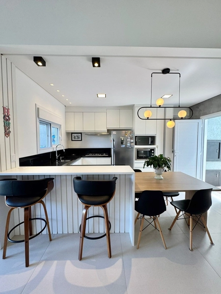 Casa Compacta e Moderna com Suíte, Piscina Aquecida e Placas Solares –: 7ª foto da galeria de imagens do imóvel