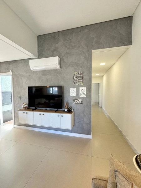 Casa Compacta e Moderna com Suíte, Piscina Aquecida e Placas Solares –: 20ª foto da galeria de imagens do imóvel