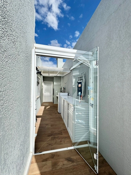 Casa Compacta e Moderna com Suíte, Piscina Aquecida e Placas Solares –: 28ª foto da galeria de imagens do imóvel