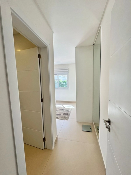 Casa Compacta e Moderna com Suíte, Piscina Aquecida e Placas Solares –: 21ª foto da galeria de imagens do imóvel