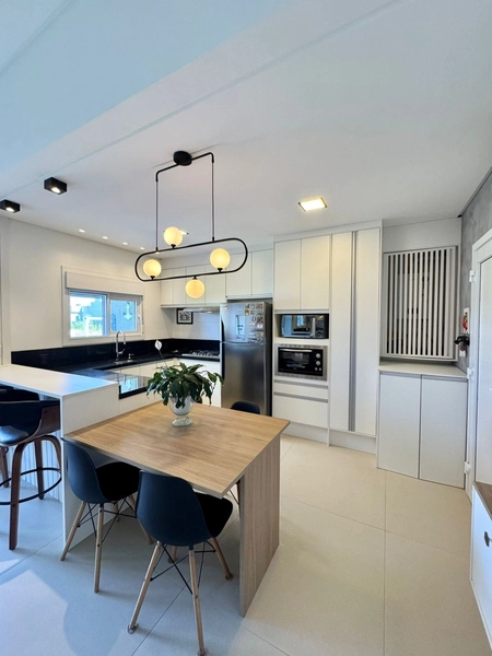 Casa Compacta e Moderna com Suíte, Piscina Aquecida e Placas Solares –: 15ª foto da galeria de imagens do imóvel