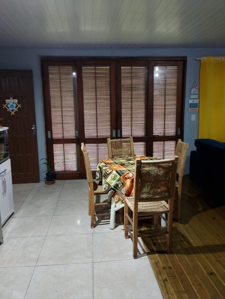 Casa Aconchegante com 2 Dormitórios, Garagem Fechada e Pátio Amplo: 6ª foto da galeria de imagens do imóvel