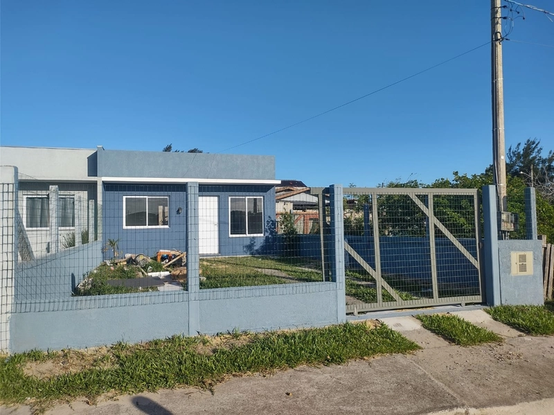 Casa com Pátio Amplo – 2 Dormitórios, Espaço para Piscina e Quiosque: 3ª foto da galeria de imagens do imóvel
