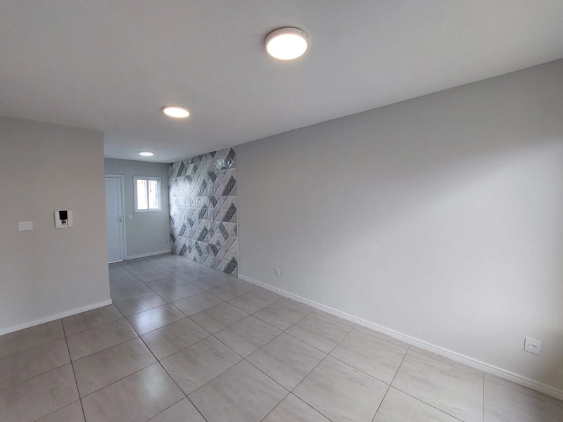 Casa com Pátio Amplo – 2 Dormitórios, Espaço para Piscina e Quiosque: 9ª foto da galeria de imagens do imóvel