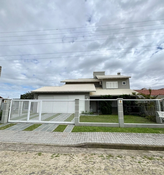 Sobrado de Alto Padrão a 4 Quadras do Mar – 5 Suítes: 2ª foto da galeria de imagens do imóvel