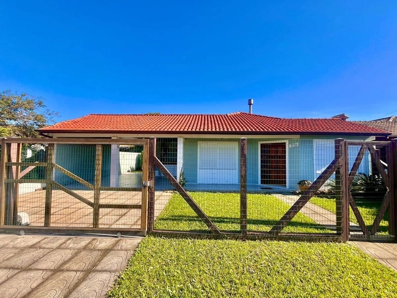 Casa com Suíte, Churrasqueira e Living Integrado: 2ª foto da galeria de imagens do imóvel