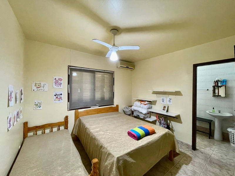 Ampla Residência com Anexo, Piscina e Espaço Gourmet em Dois Terrenos: 13ª foto da galeria de imagens do imóvel