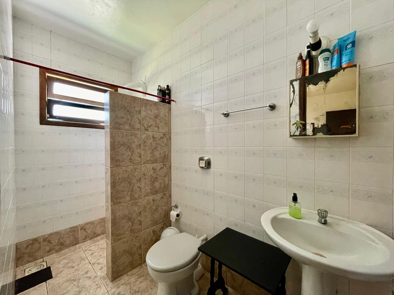 Ampla Residência com Anexo, Piscina e Espaço Gourmet em Dois Terrenos: 20ª foto da galeria de imagens do imóvel